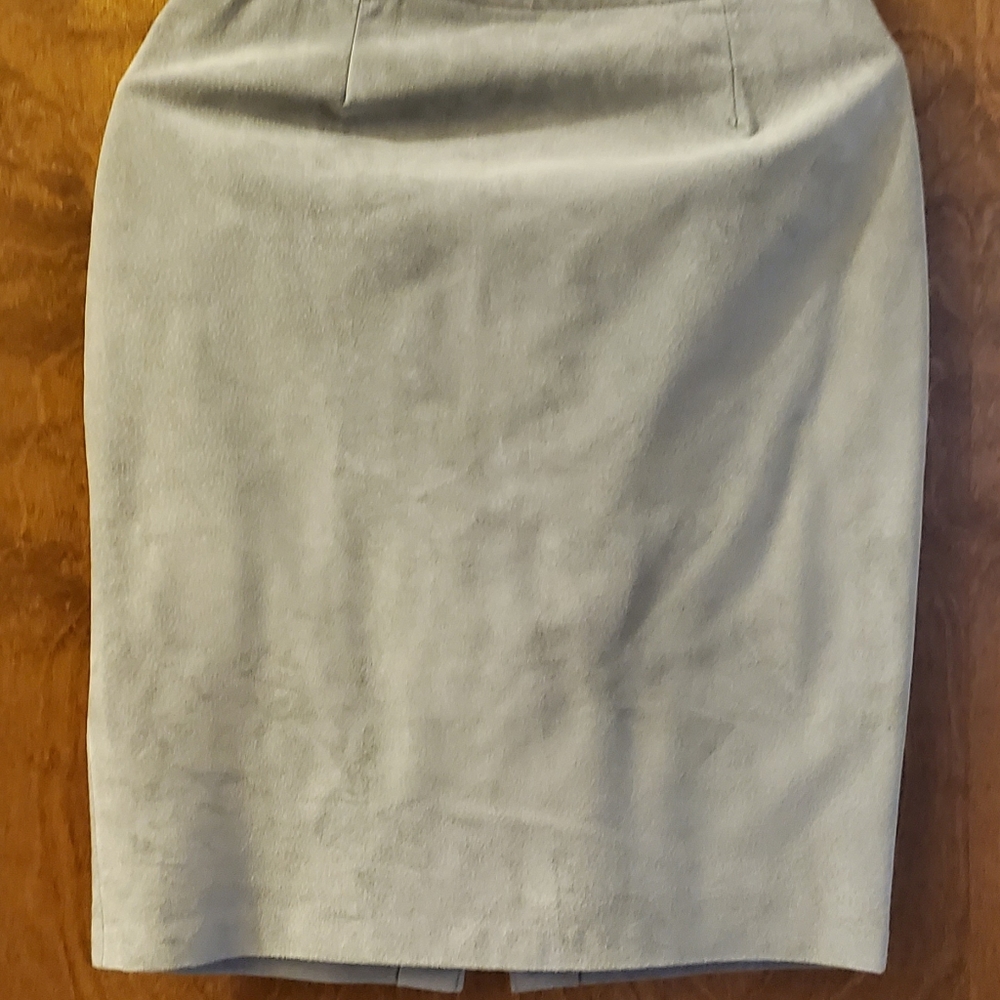 DANIER MINI SUEDE SKIRT, GRAY SIZE 4.